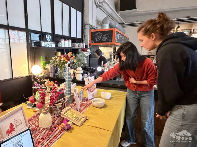 A TCML teacher introduces traditional games.