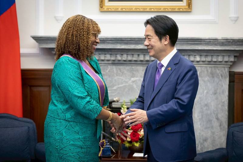 President Lai Ching-te confers the Order of Brilliant Star with Grand Cordon upon Saint Vincent and the Grenadines Ambassador Andrea Clare Bowman.