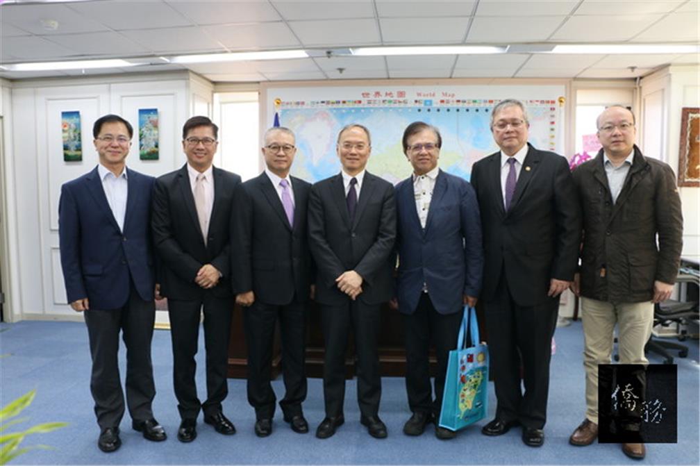 On January 29, 2019, members of the Taiwanese Chamber of Commerce in Latin America, led by TCCLA President Chang Teh-huei, visited the Overseas Community Affairs Council (OCAC) to hand-deliver an invitation to “The Third Joint Meeting of the 24th Annual Conference Board of Directors and Supervisors” to be held in Brazil.