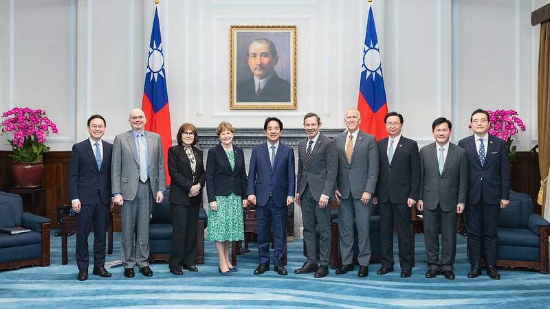 President Lai poses for a photo with bipartisan delegation from US Senate Committee on Foreign Relations.