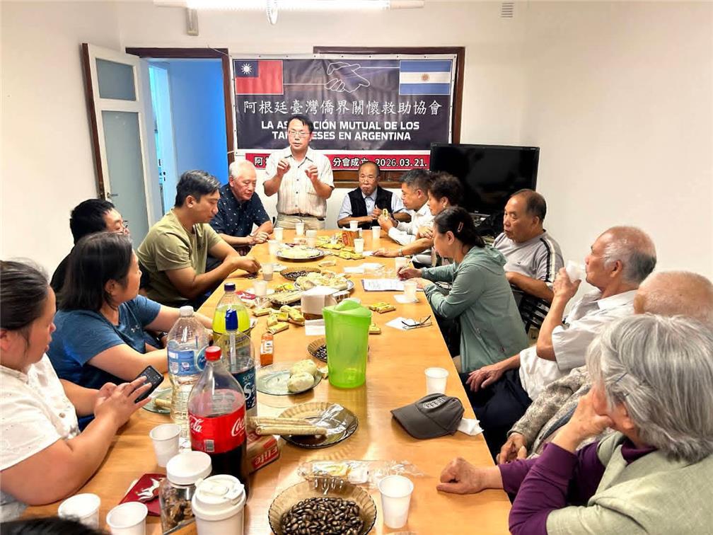 丁秘書健民針對與會者各項提問，與僑民鄉親充分意見交流