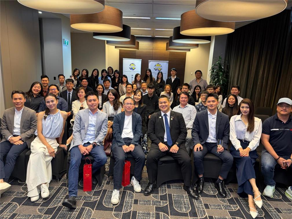 Compatriot entrepreneurs and community leaders at the event.