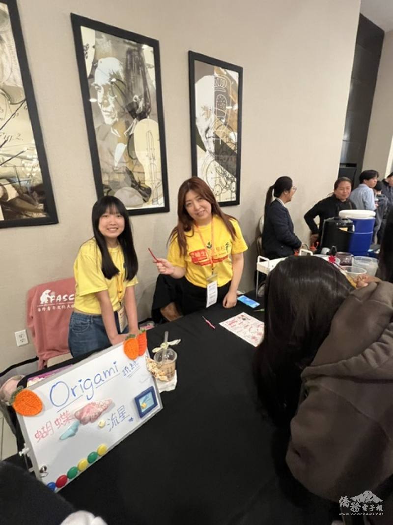 FASCA member helped at the artcraft booth