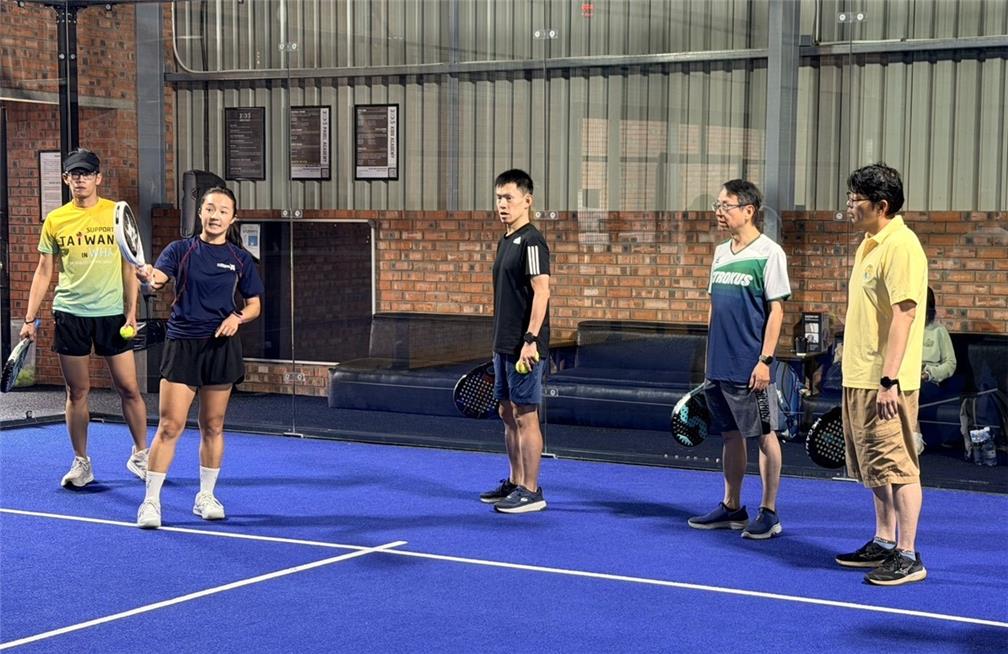 ATCCYL Vice President Martina Cho instructed the beginners to quickly learn the basics of Padel.