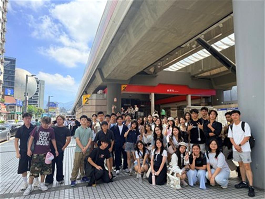Exploring Taipei's Famous Attractions by Public Transportation 