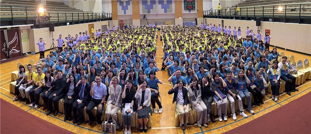 Group photo of all participants