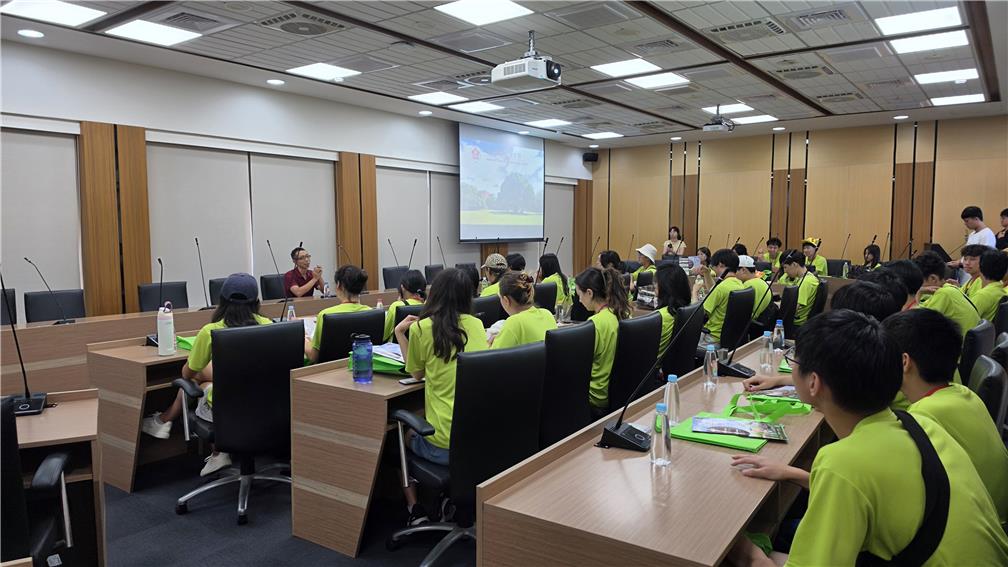Visiting National Cheng Kung University to gain firsthand insights into the distinctive features of Taiwan's higher education system.