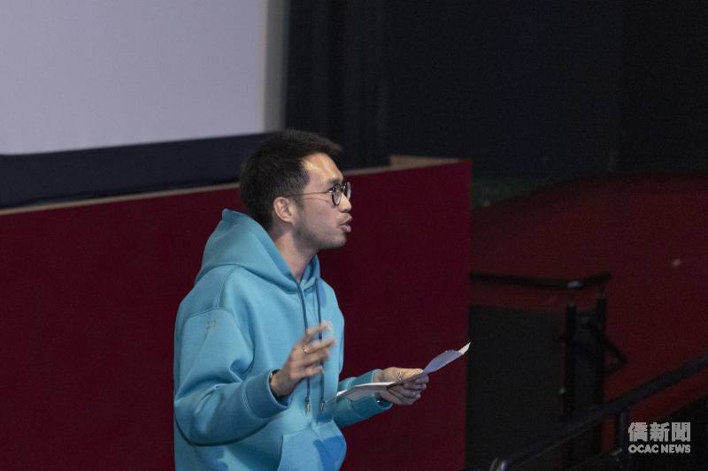 MC Patrick Hu opens the evening and welcomes guests.