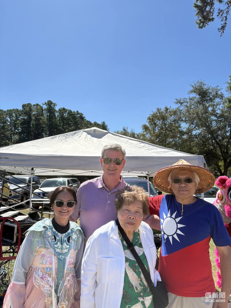 From left: Aileen Ray, Chair of the Asian Coalition of Tallahassee; Tallahassee Mayor John E. Dailey; and OCAC Senior Advisor Dr. Lucy Ho. (Photo provided by FSUTSA)