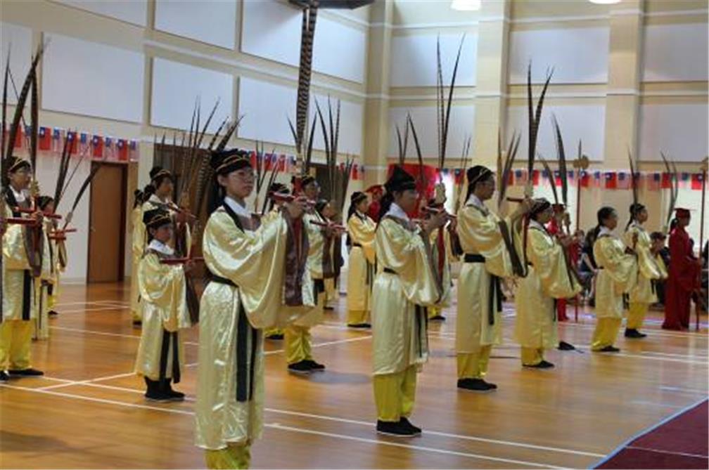 FASCA學員協助大華府地區中文學校聯誼會於9月30日舉辦「第十三屆祭孔大典釋奠典禮」活動，計有200餘位中文學校師生及地方政要出席。志工們實地擔任佾生、禮生