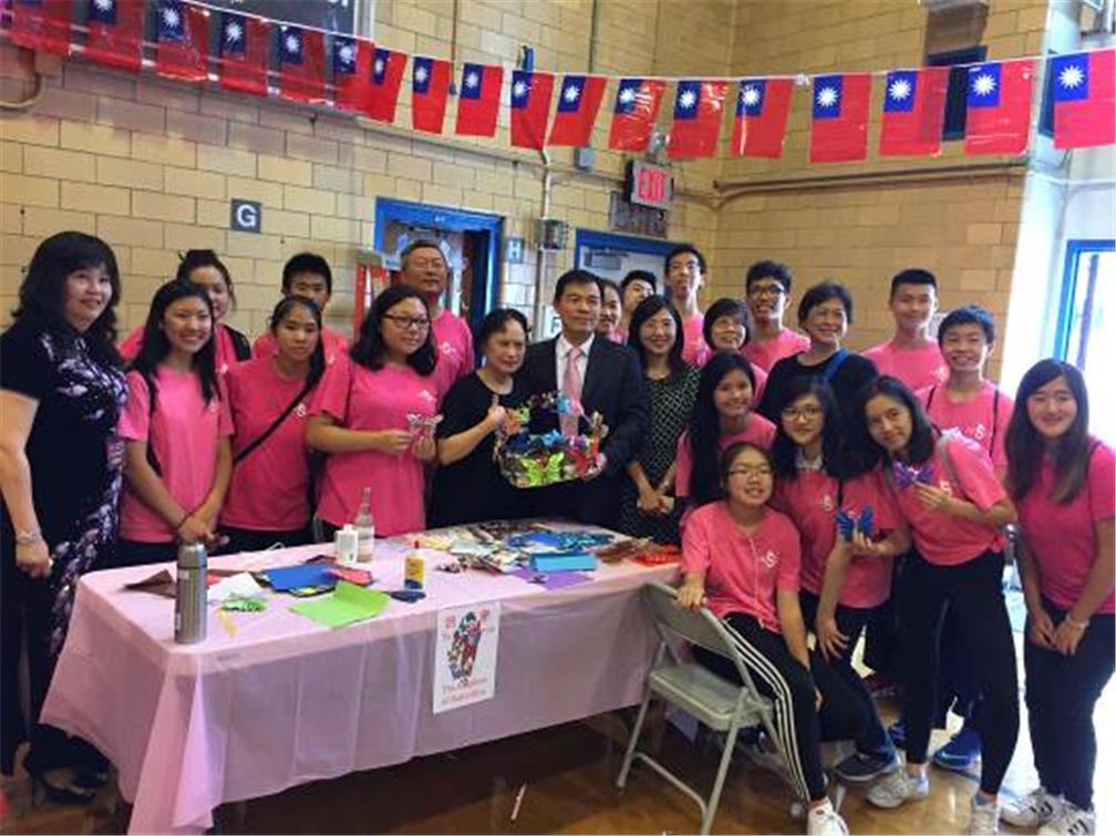 FASCA學員於「慶祝中華民國106年雙十國慶」活動設攤推廣臺灣觀光及文化。