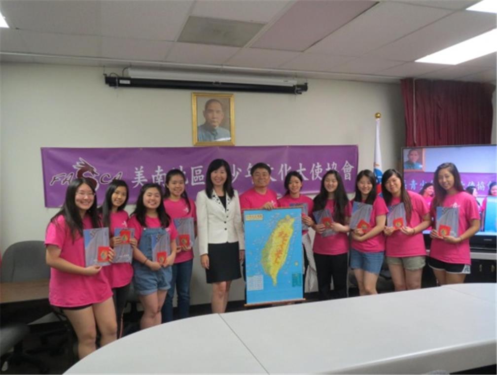 FASCA學員藉由介紹臺灣文化，分組發揮團體創作，進行「樂遊臺灣-旅遊設計」多媒體競賽