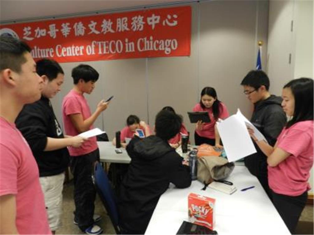 FASCA學員進行布袋戲錄音和排練，進而從事臺灣文化導覽及表演介紹