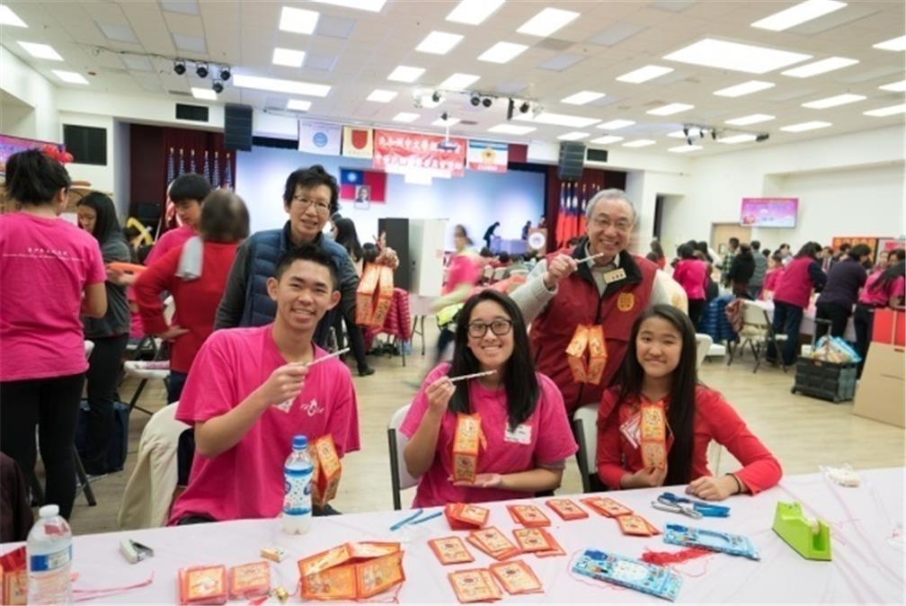 FASCA學員於2017年北加州第八屆全僑迎春聯合揮毫活動協助會場、文化展品攤位佈置及接待