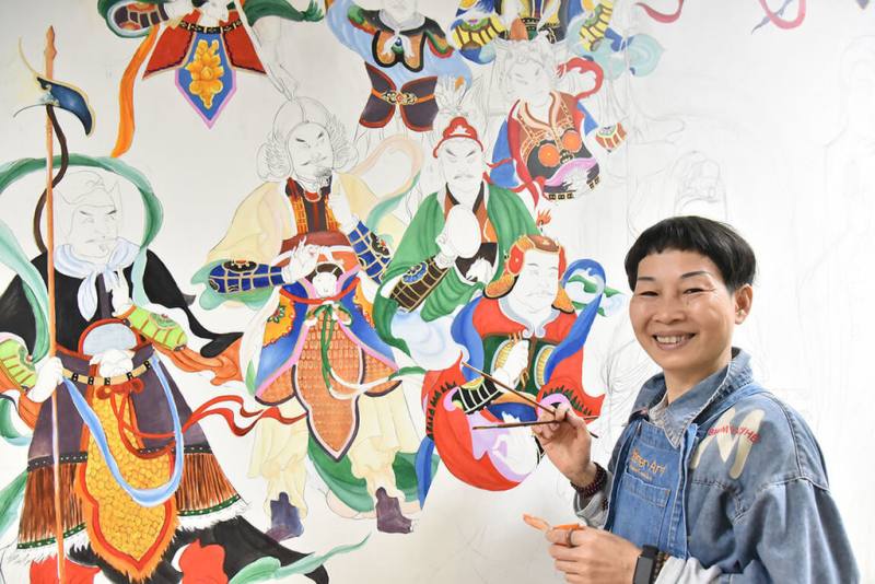 華梵推生命設計週 學生挑戰大型壁畫、台灣踏查