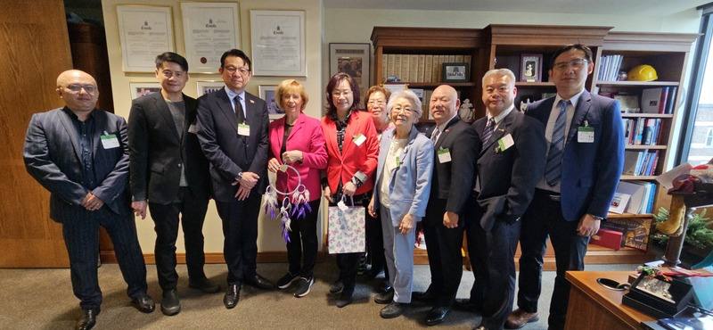 GTMA加拿大全球衛生協會一行9人到渥太華拜會國會議員，遊說他們助力台灣加入CPTPP。加拿大執政自由黨議員史葛洛（左4）熱情支持台灣入會。