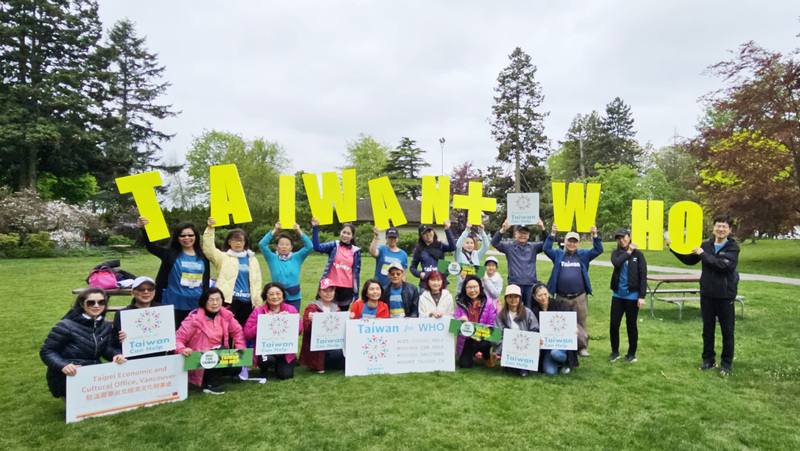 駐溫哥華辦事處和僑胞們熱情參與加拿大最大型馬拉松活動，高舉TAIWAN+WHO標語，希望加拿大發出更大能量支持台灣參加WHA。